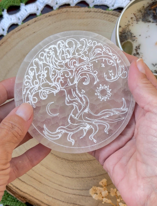 Placa de Selenita Circular Sol, Luna y Árbol de la Vida (10 cm)