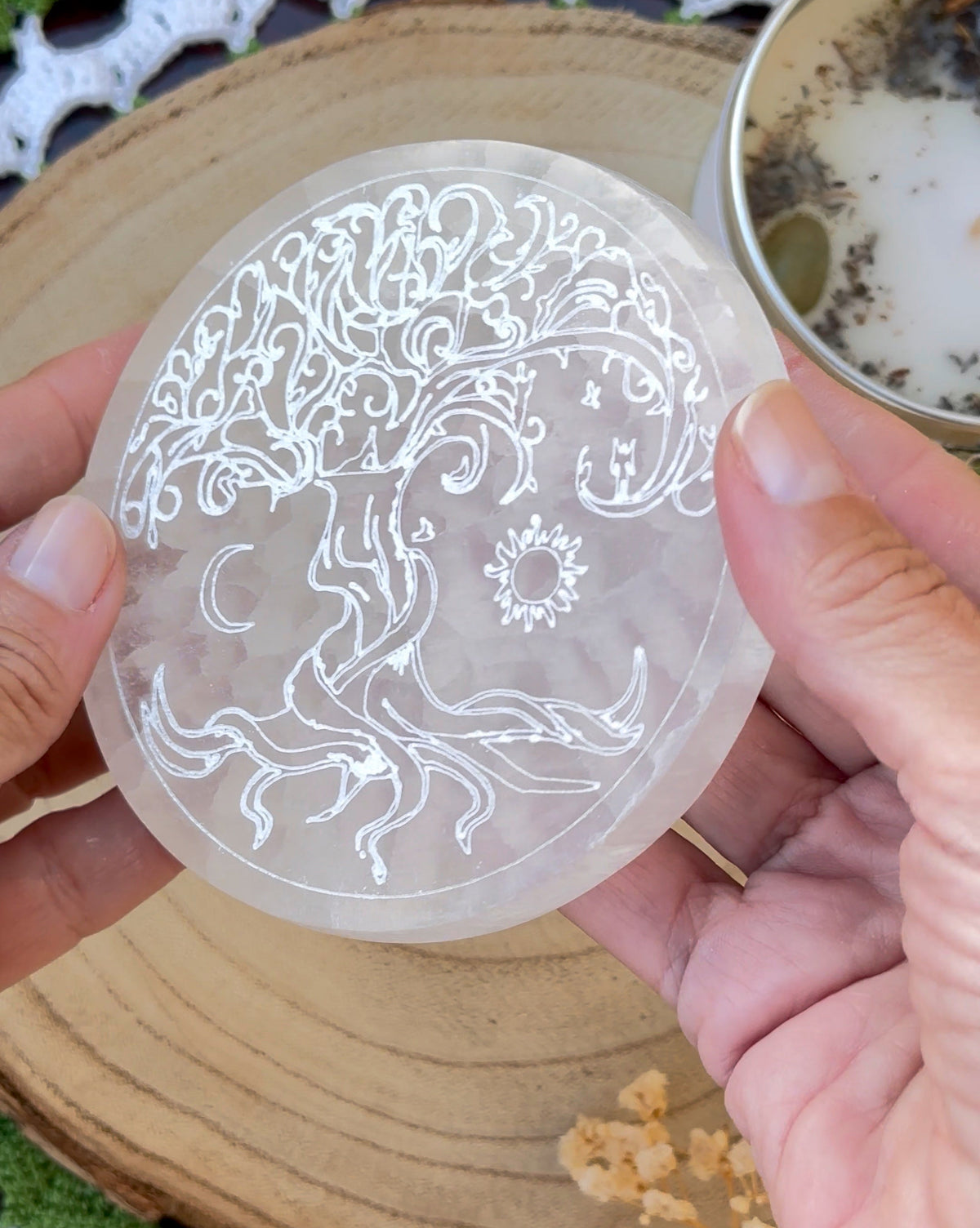 Placa de Selenita Circular Sol, Luna y Árbol de la Vida (10 cm)