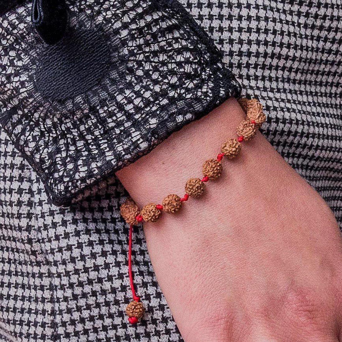 Pulsera del Amor · Cordón rojo y rudraksha – detalle